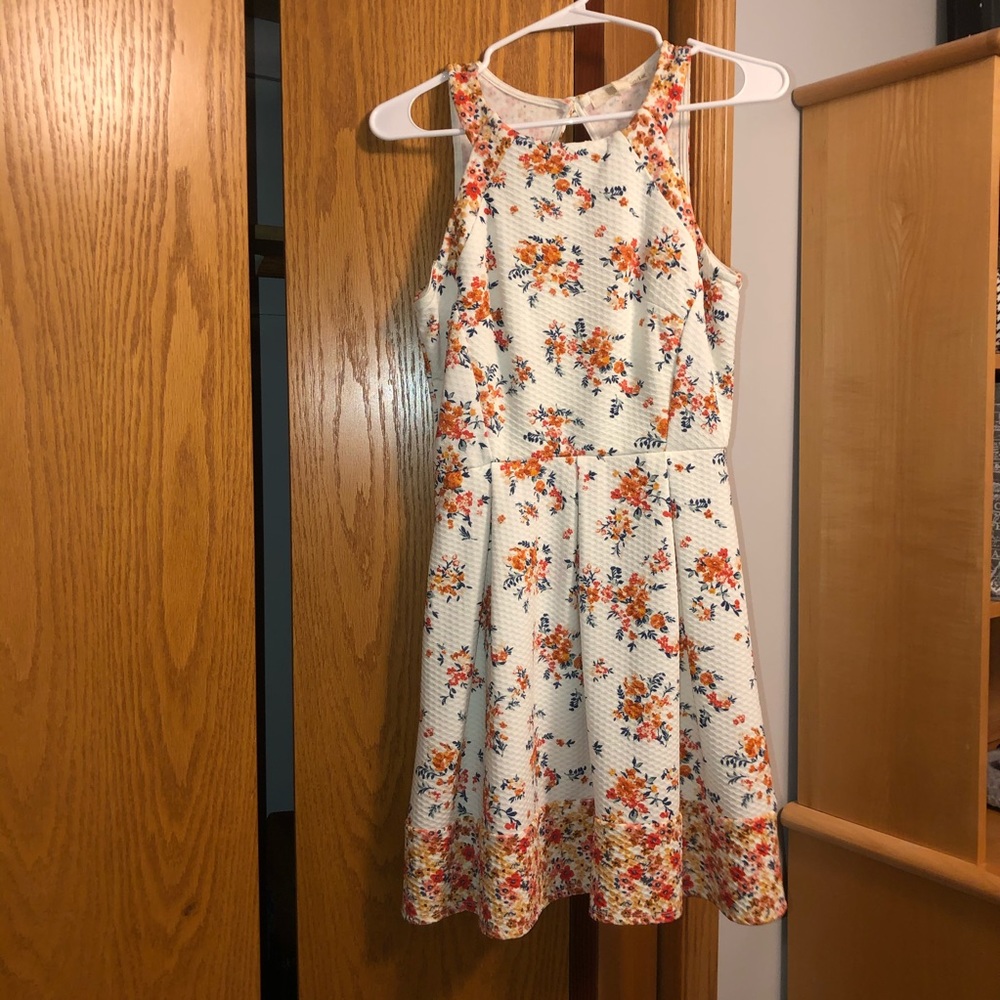Kohl’s White Floral Dress